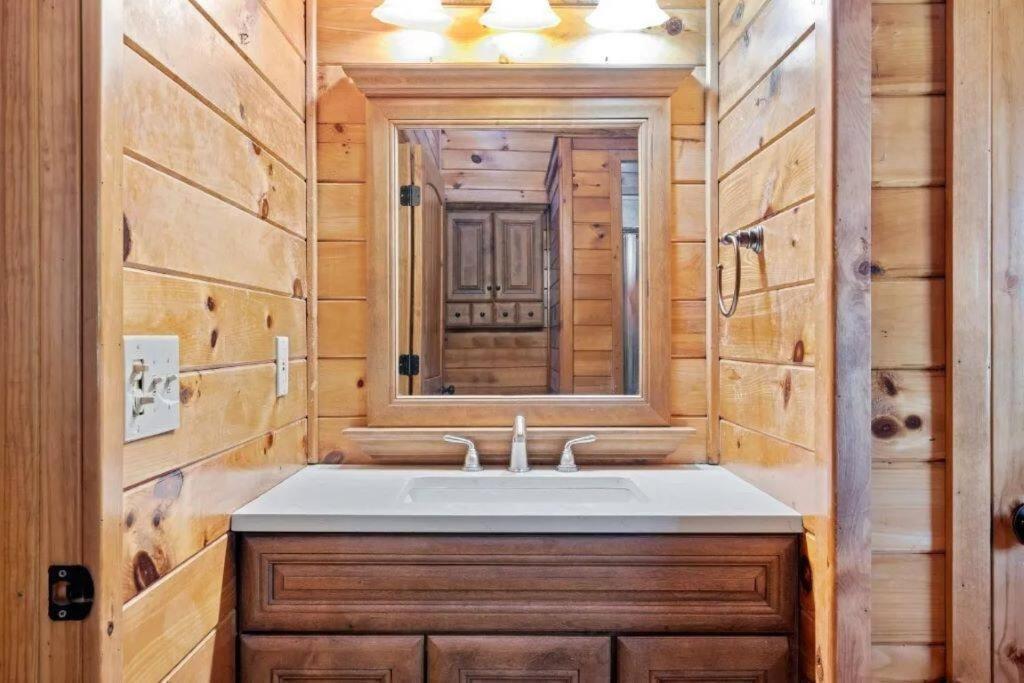 Misty Moonlight, Sleeps 4, Mountain Cabin Apartment Broken Bow Exterior photo