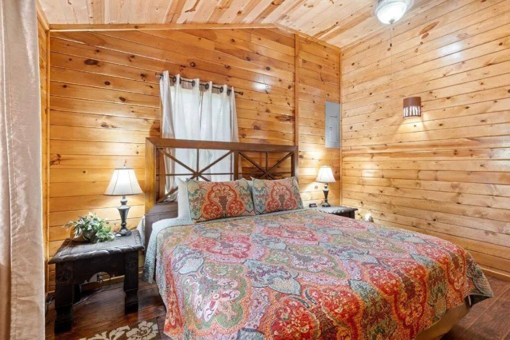 Misty Moonlight, Sleeps 4, Mountain Cabin Apartment Broken Bow Exterior photo