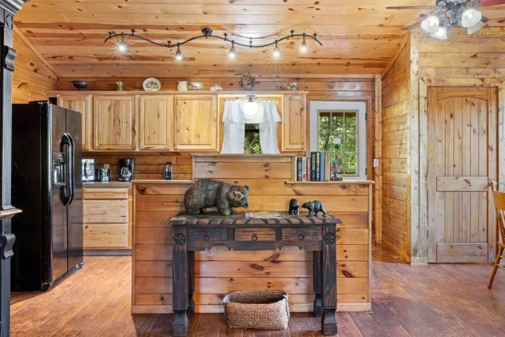 Misty Moonlight, Sleeps 4, Mountain Cabin Apartment Broken Bow Exterior photo